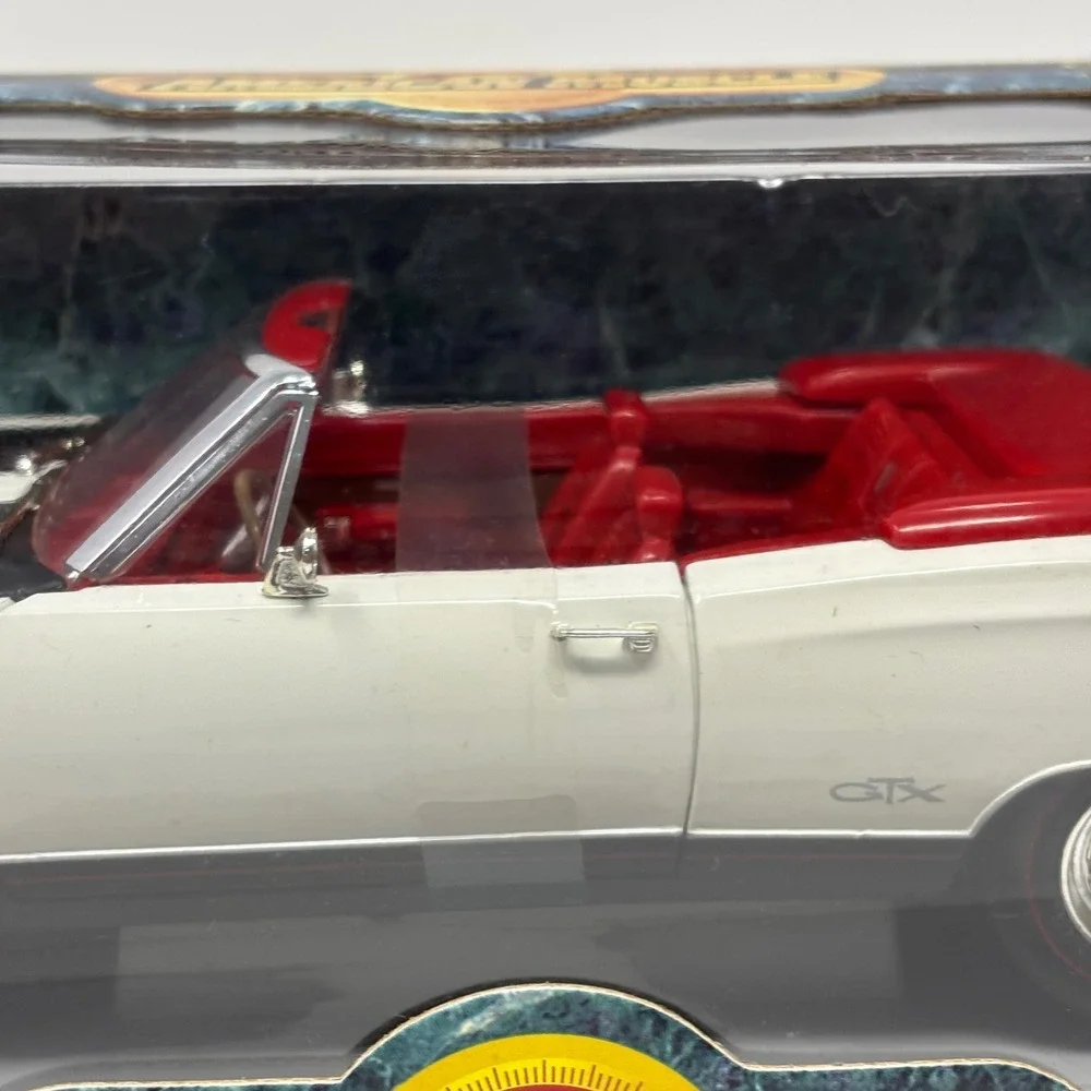 1969 Plymouth GTX Hemi White 1:18 ERTL American Muscle Diecast Open Box